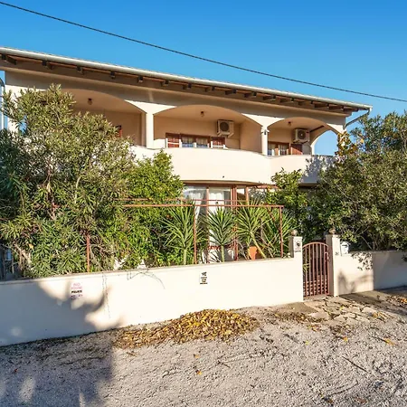 1 Bedroom Stunning In *